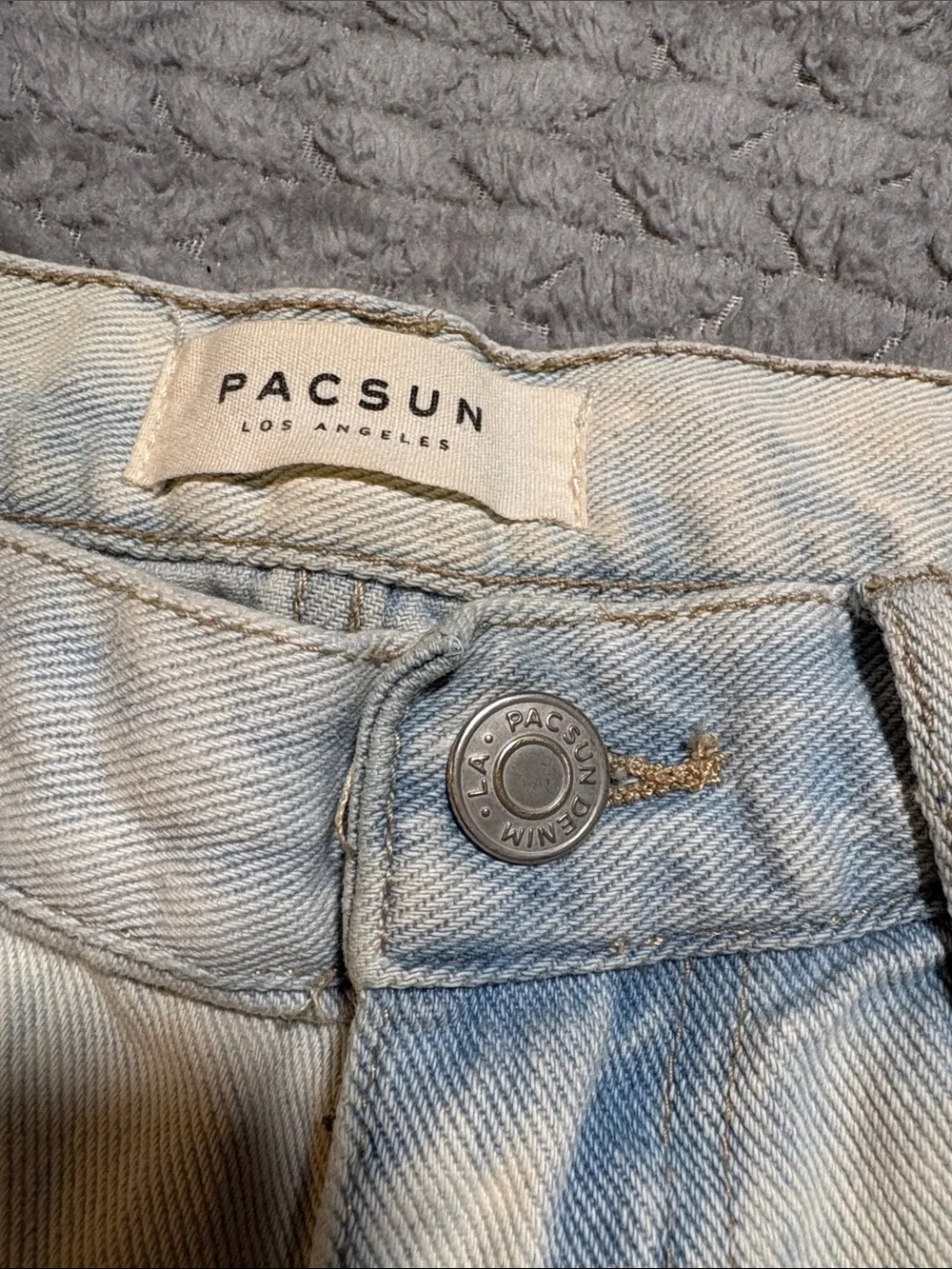PacSun Women’s Light Blue Denim Rolled-Hem Shorts 26 Waist